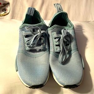 🦋Adidas NMD R1 sneakers 🦋